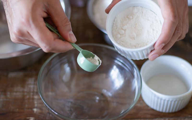 Vad är xantangummi – och varför blir glutenfritt bröd platt utan det?